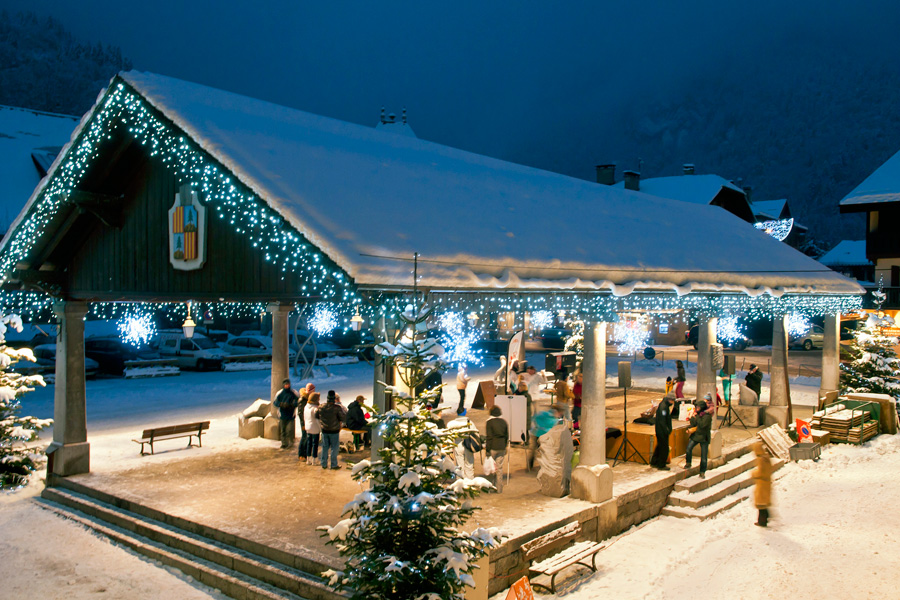 Samoëns. La Grenette vue de nuit.