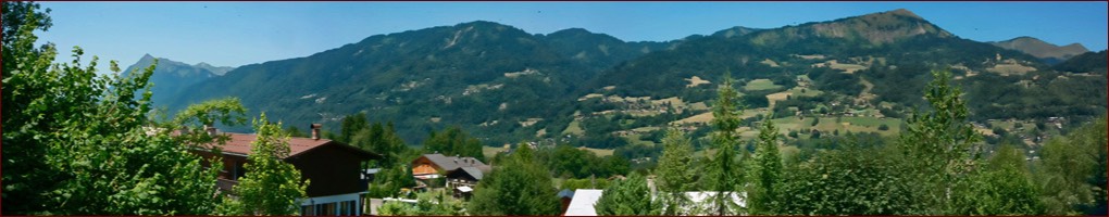 Panorama seen from the chalet lounge Perla de Na in Summer -Samoens